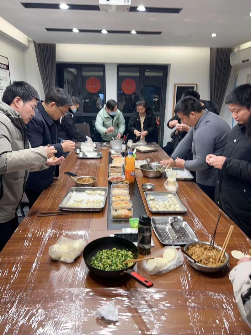 通達(dá)軟件公司組織開展“情暖冬至，餃香飄逸”冬至包餃子活動(dòng)